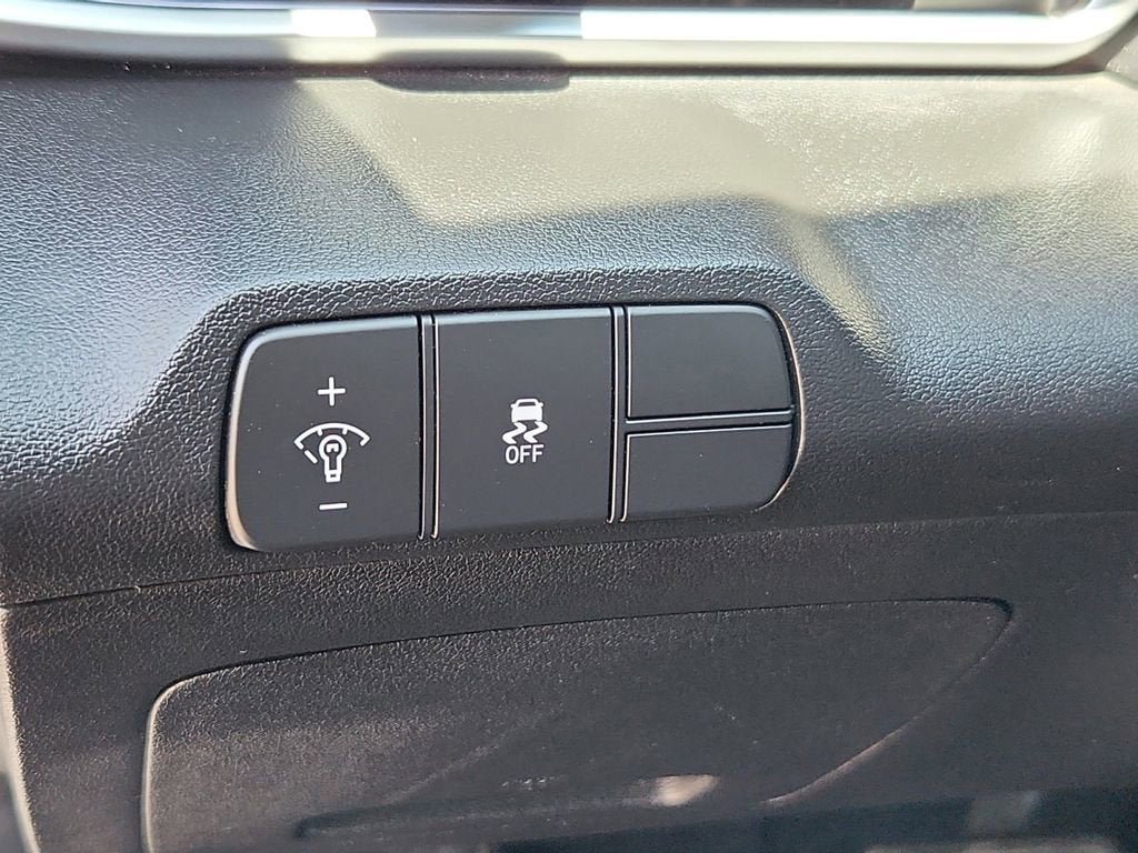 Used 2025 Hyundai Elantra Limited FWD image 22