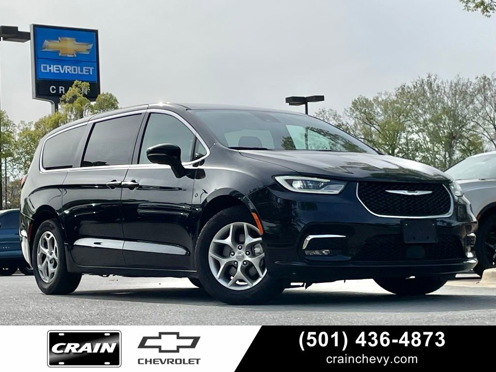 Used 2024 Chrysler Pacifica Limited image 1