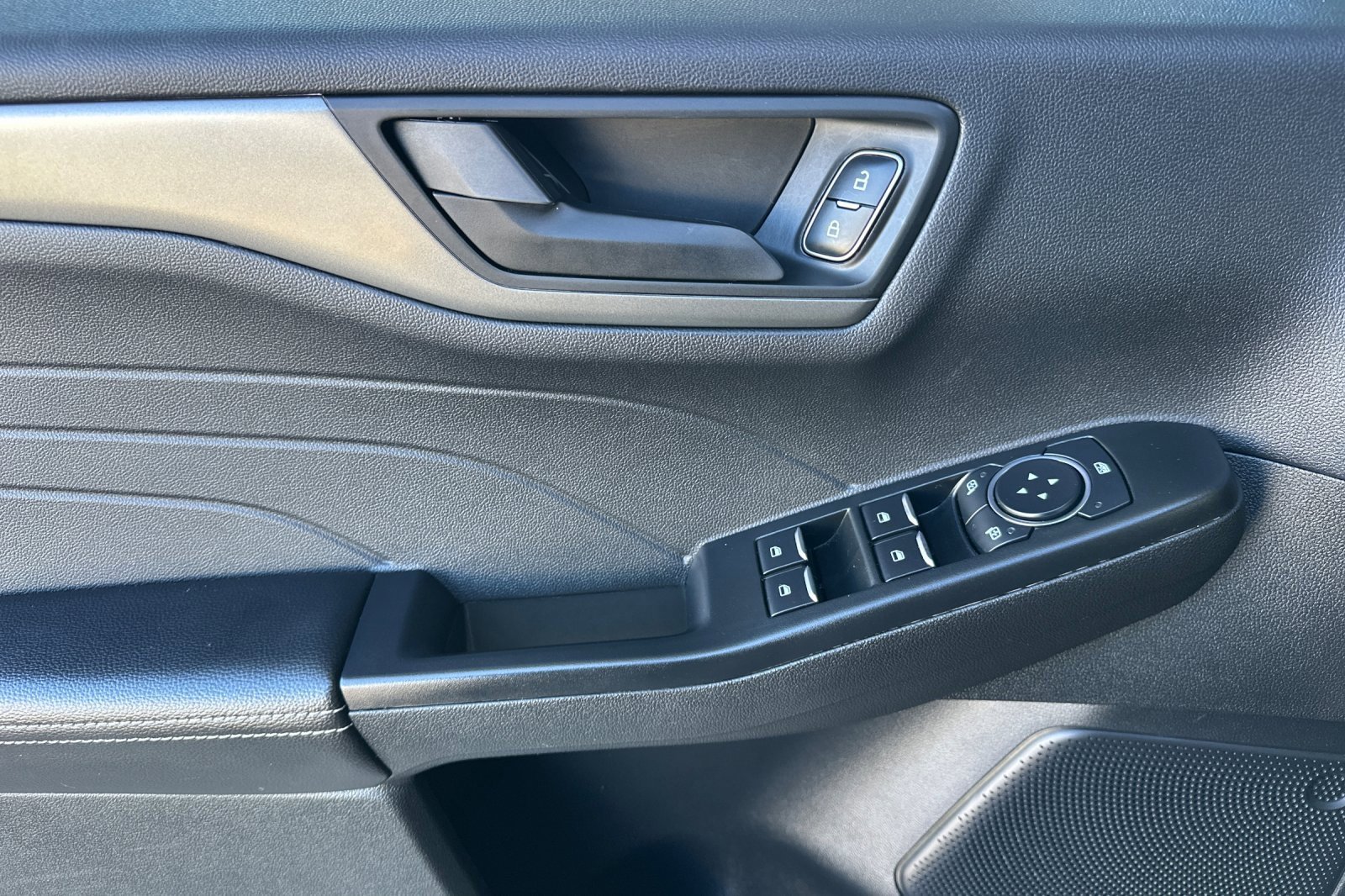 Used 2025 Ford Escape Active image 13