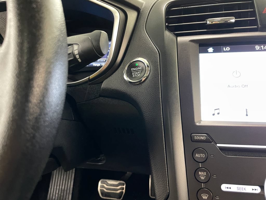 Used 2017 Ford Fusion Titanium FWD image 6