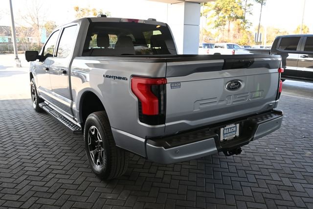 Used 2022 Ford F150 Lightning XLT image 3
