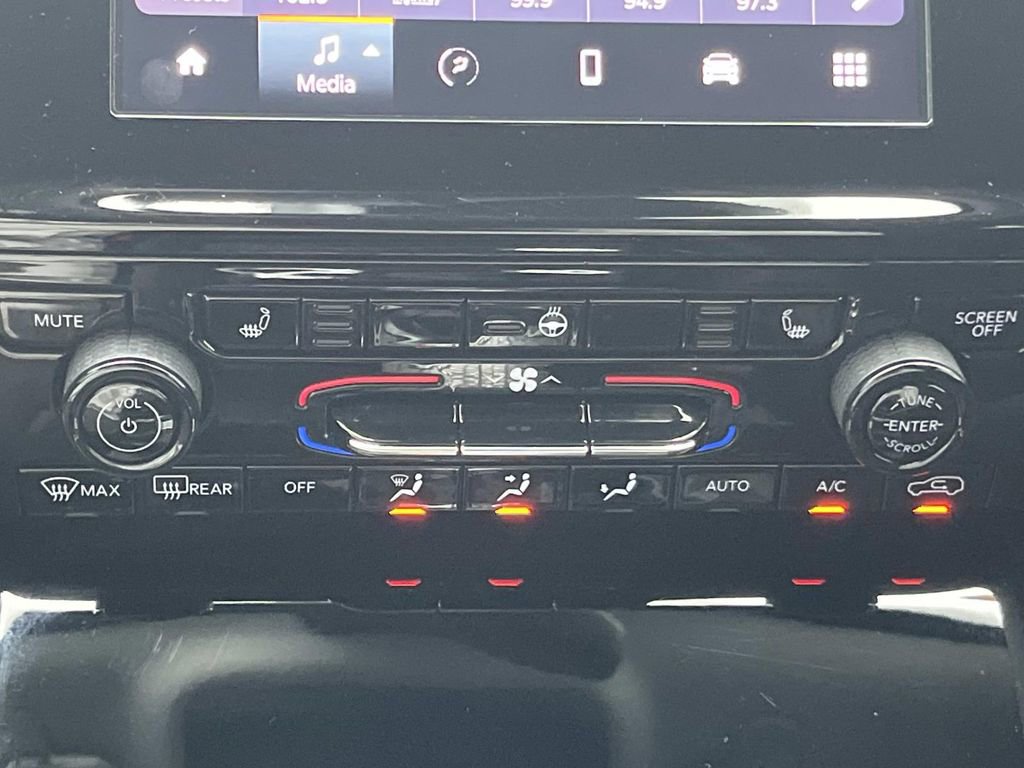 Used 2021 Jeep Grand Cherokee L Laredo w/ Luxury Tech Group I image 26