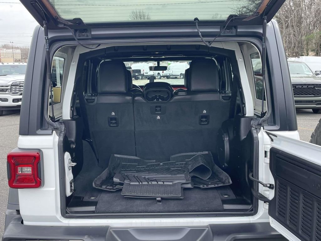 Certified 2022 Jeep Wrangler Unlimited Rubicon w/ Cold Weather Group image 40