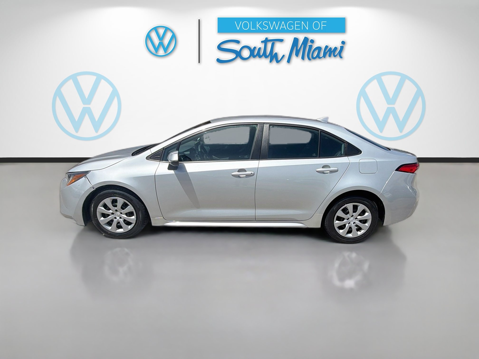 Used 2023 Toyota Corolla LE FWD image 4