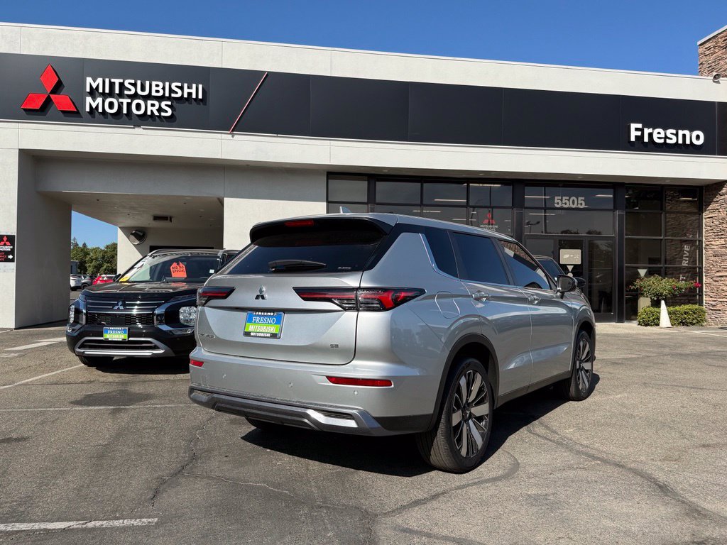 New 2026 Mitsubishi Outlander SE AWD/4WD image 8