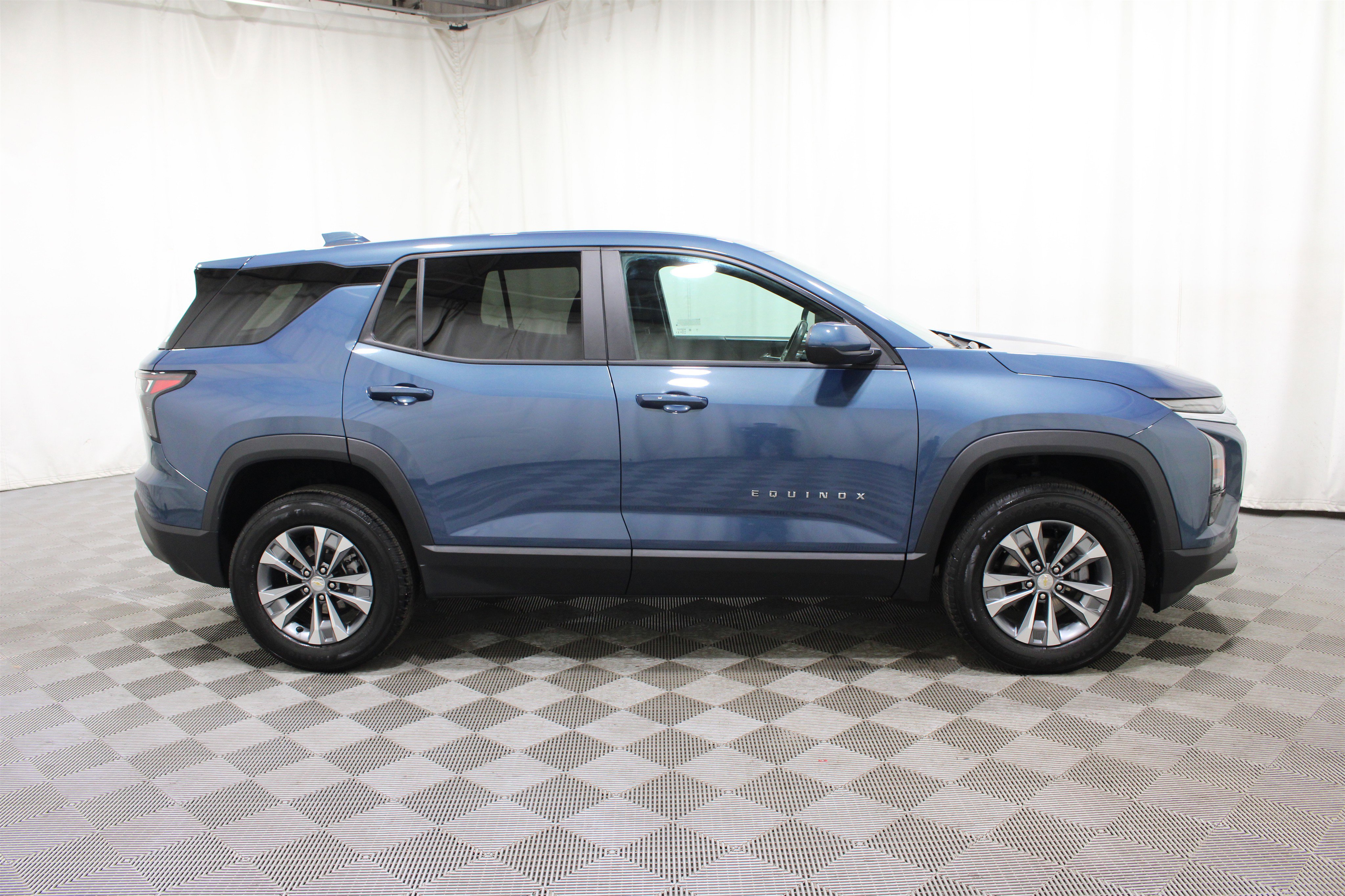 Used 2025 Chevrolet Equinox LT FWD image 25