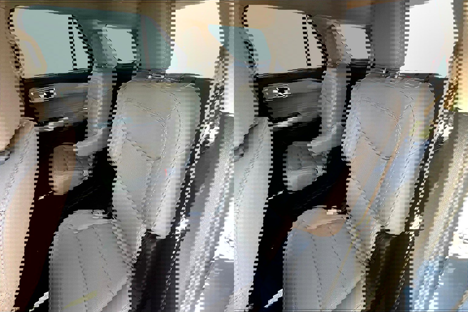 Used 2023 Ford Explorer Limited image 18