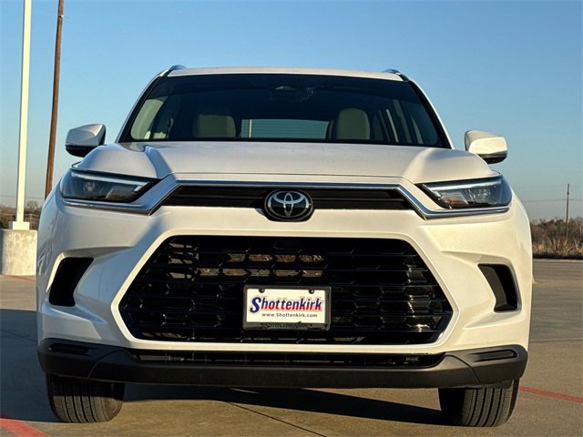 Used 2024 Toyota Grand Highlander XLE image 2
