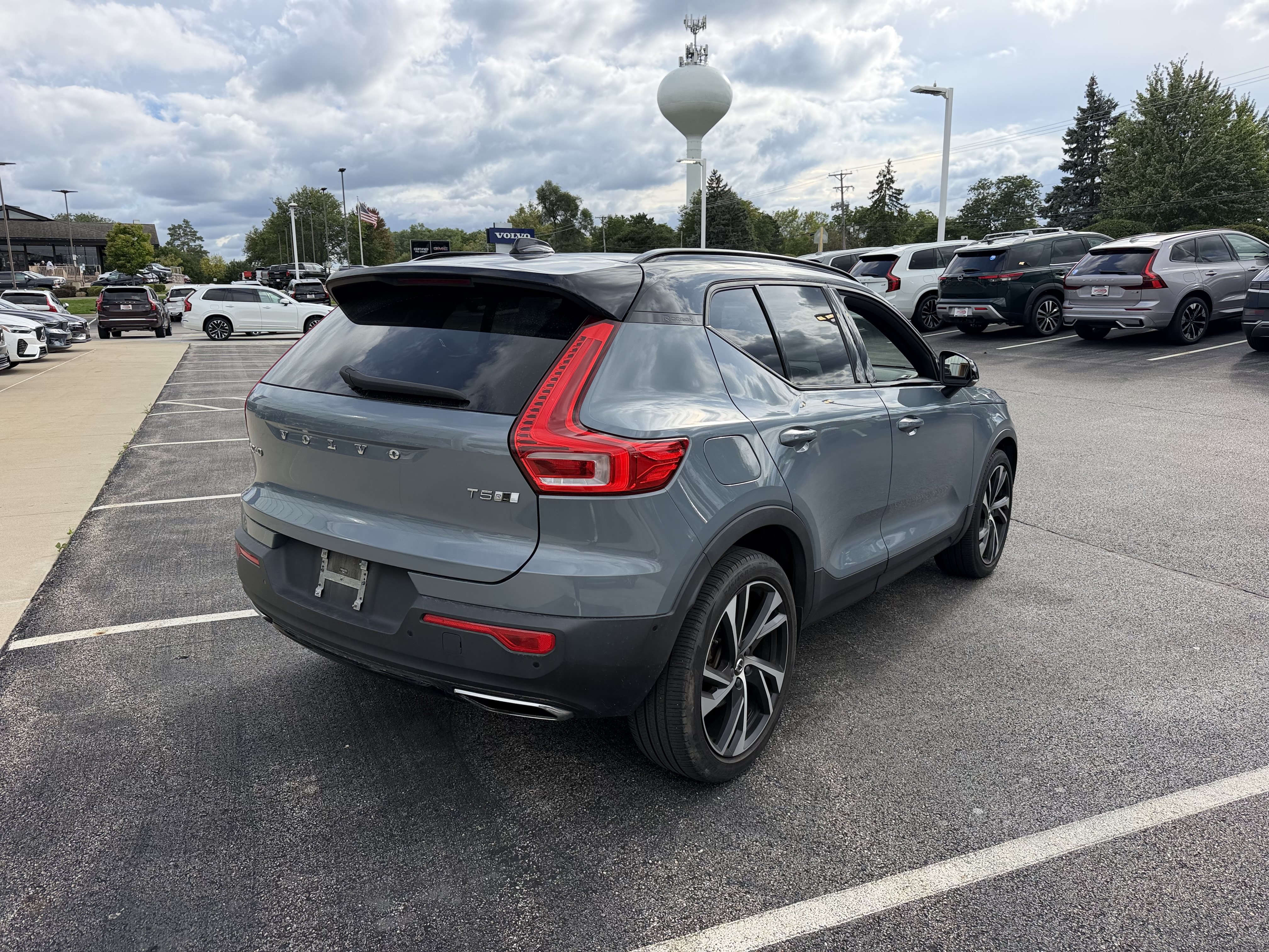 Used 2020 Volvo XC40 T5 R-Design AWD/4WD image 4