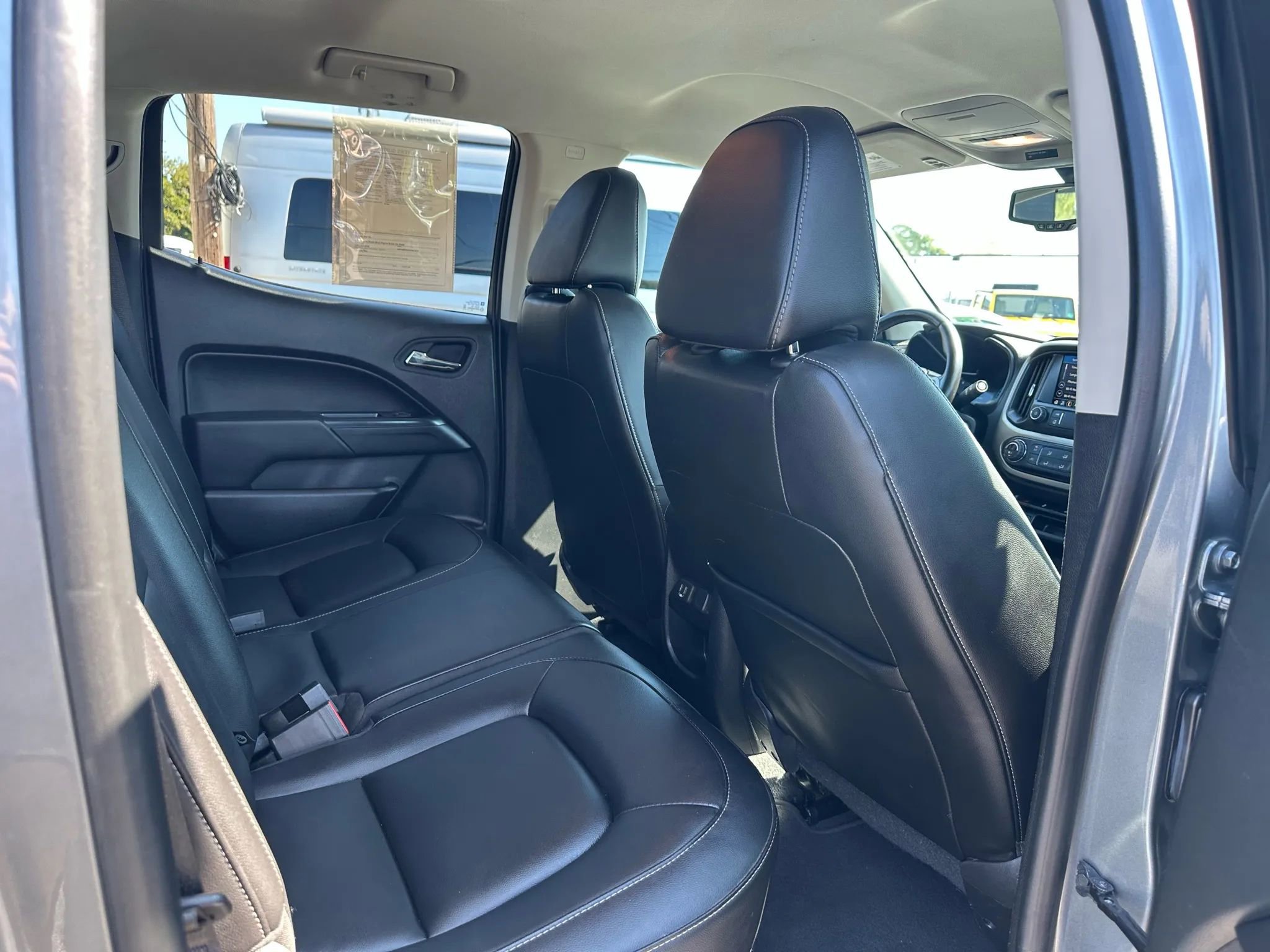 Used 2022 Chevrolet Colorado LT w/ Luxury Package image 18