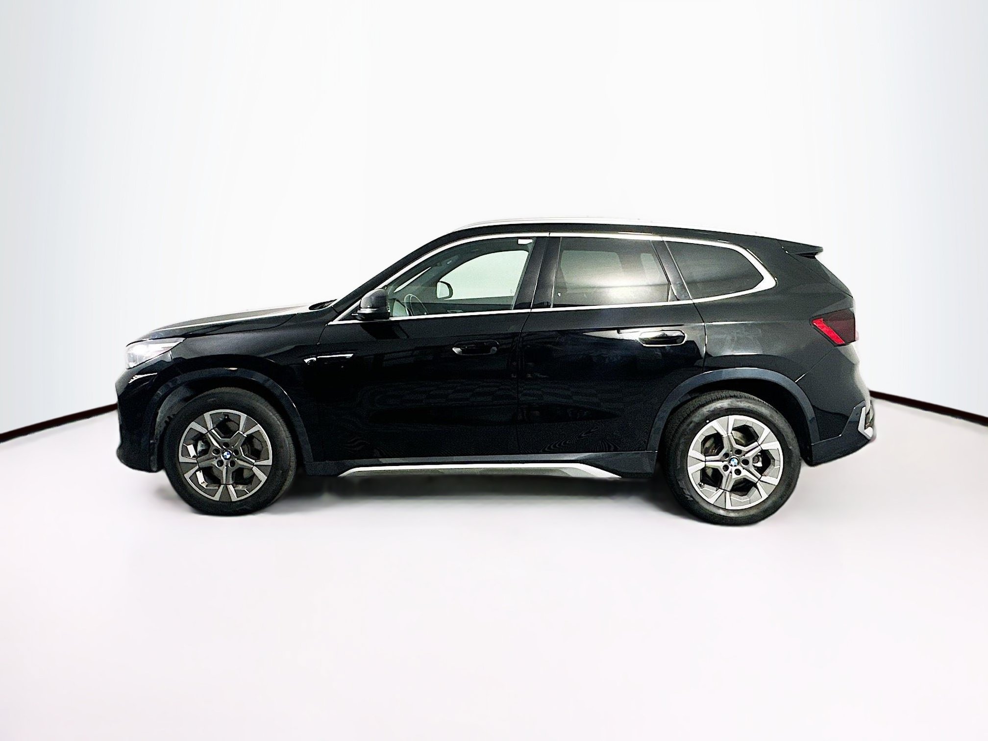 Used 2025 BMW X1 xDrive28i AWD/4WD image 4