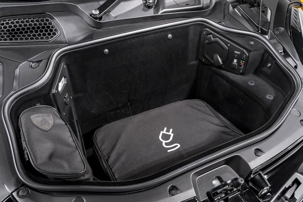 Used 2024 Lamborghini Revuelto image 43