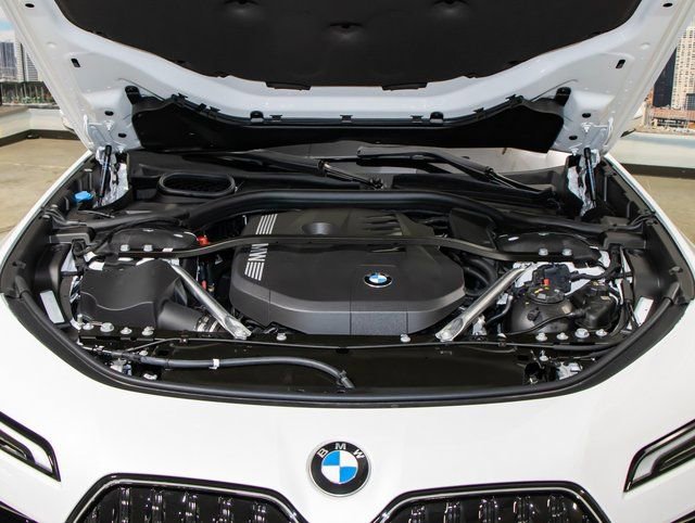 Used 2026 BMW 740i xDrive w/ Premium Package image 5