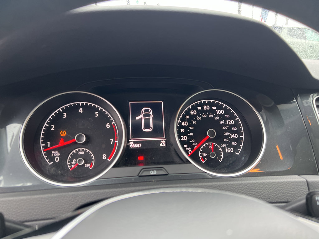 Used 2021 Volkswagen Golf 4-Door image 10