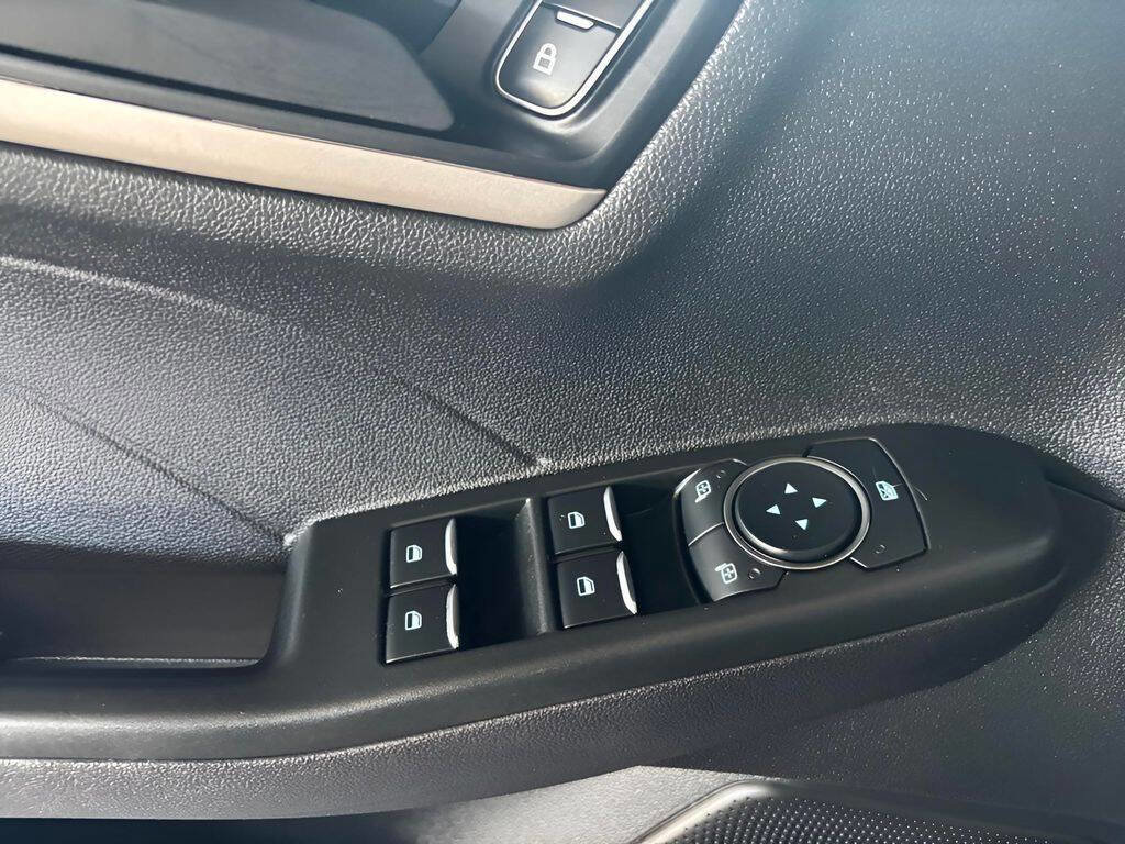 Used 2022 Ford Escape SE image 9