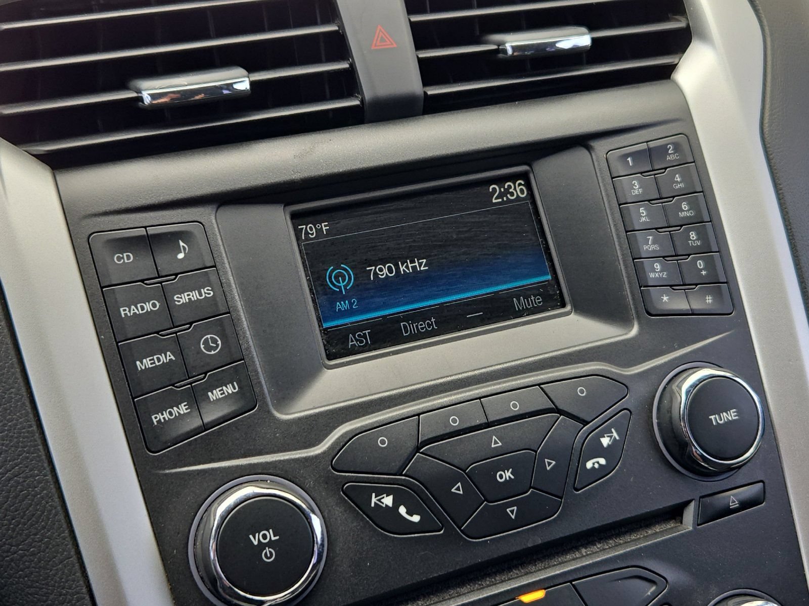 Used 2015 Ford Fusion SE FWD image 15