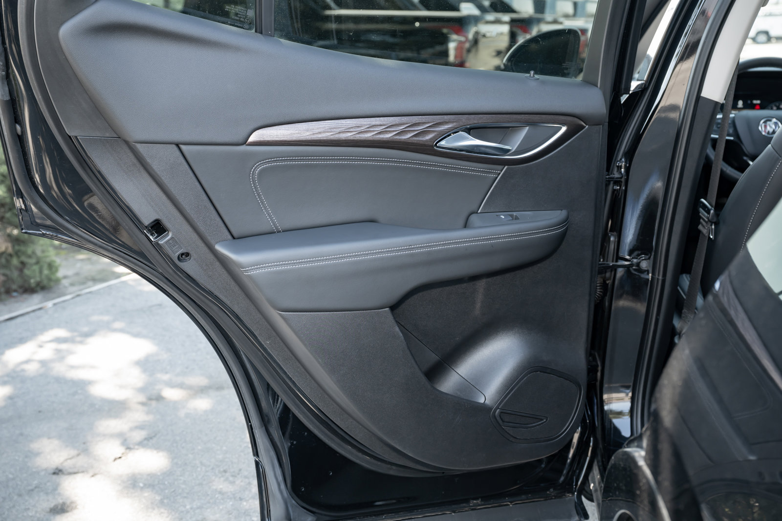 Used 2023 Buick Envision Avenir image 42