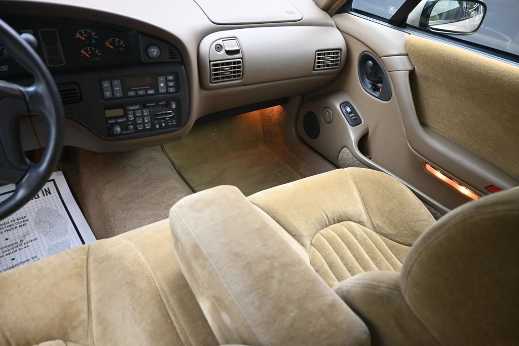Used 1995 Pontiac Bonneville SE FWD image 15