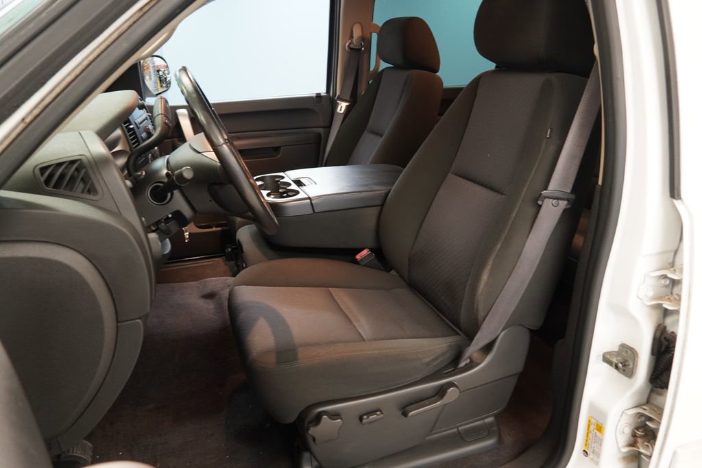 Used 2011 Chevrolet Silverado 1500 LT w/ All-Star Edition AWD/4WD image 3
