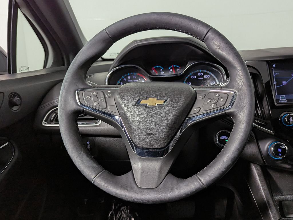 Used 2018 Chevrolet Cruze Premier FWD image 32