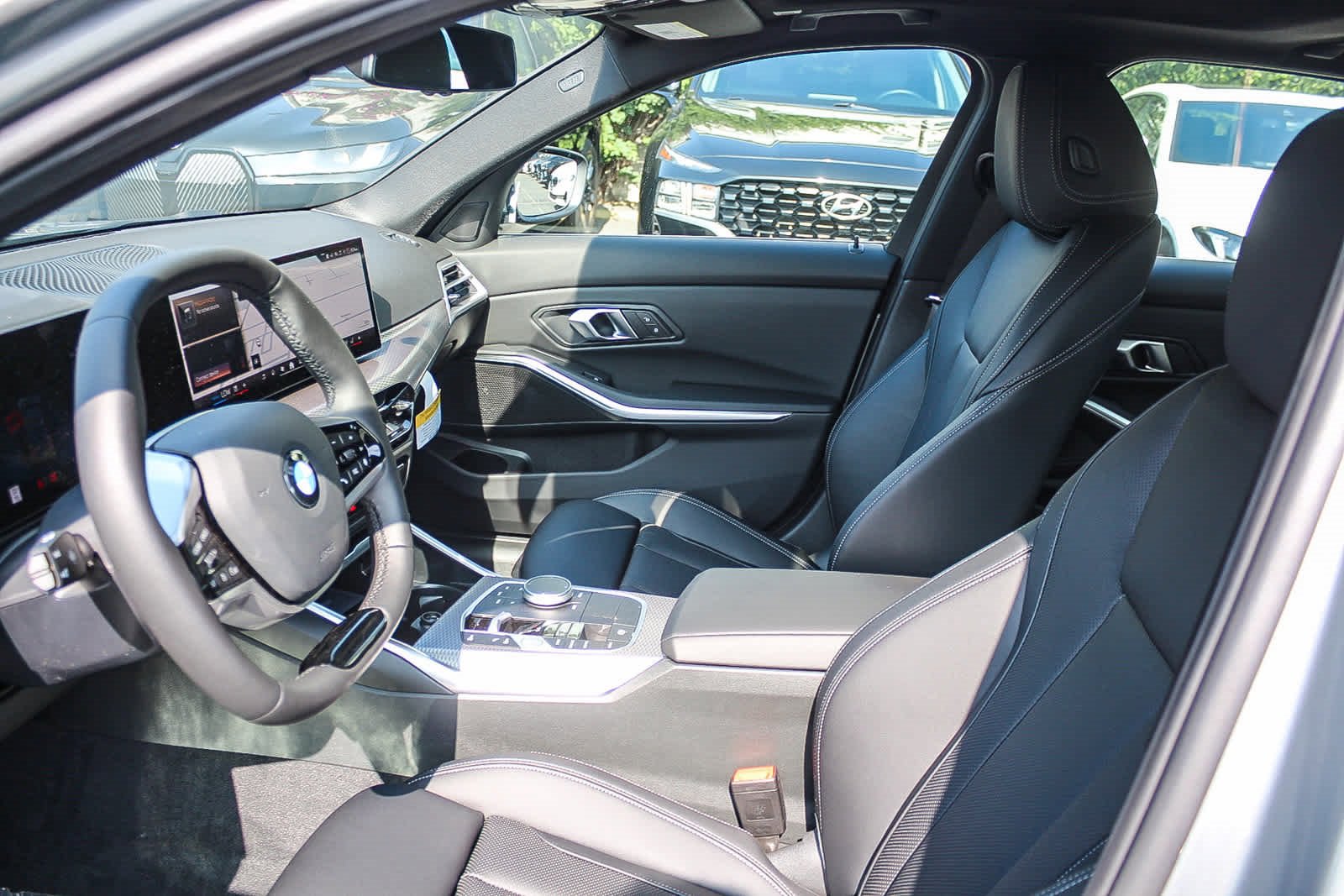 New 2025 BMW 330i xDrive Sedan w/ Convenience Package image 17