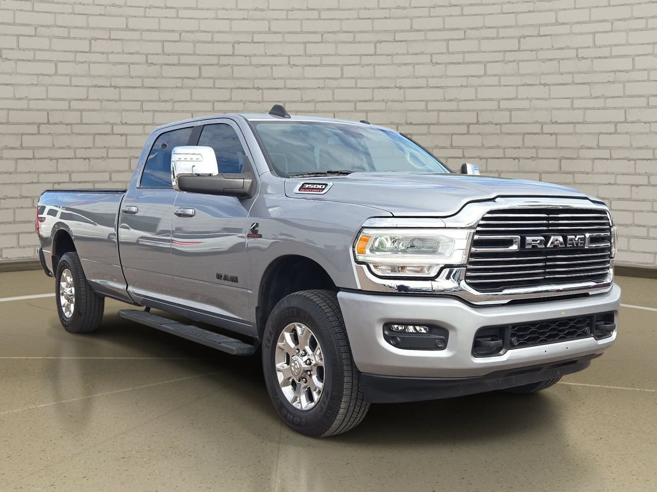 Used 2024 RAM 3500 Laramie AWD/4WD image 3