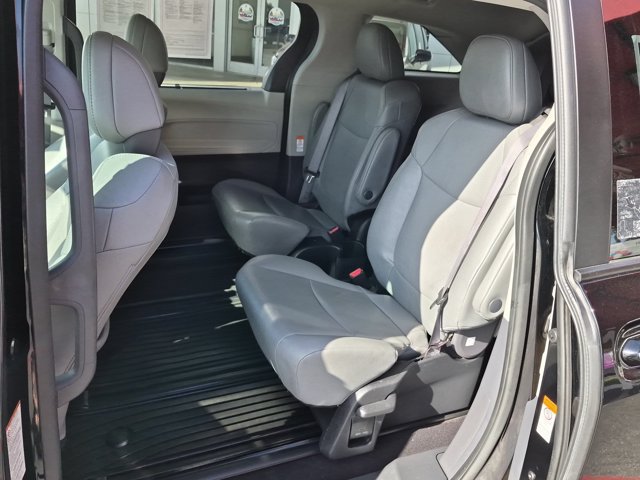 Used 2023 Toyota Sienna XLE FWD image 15