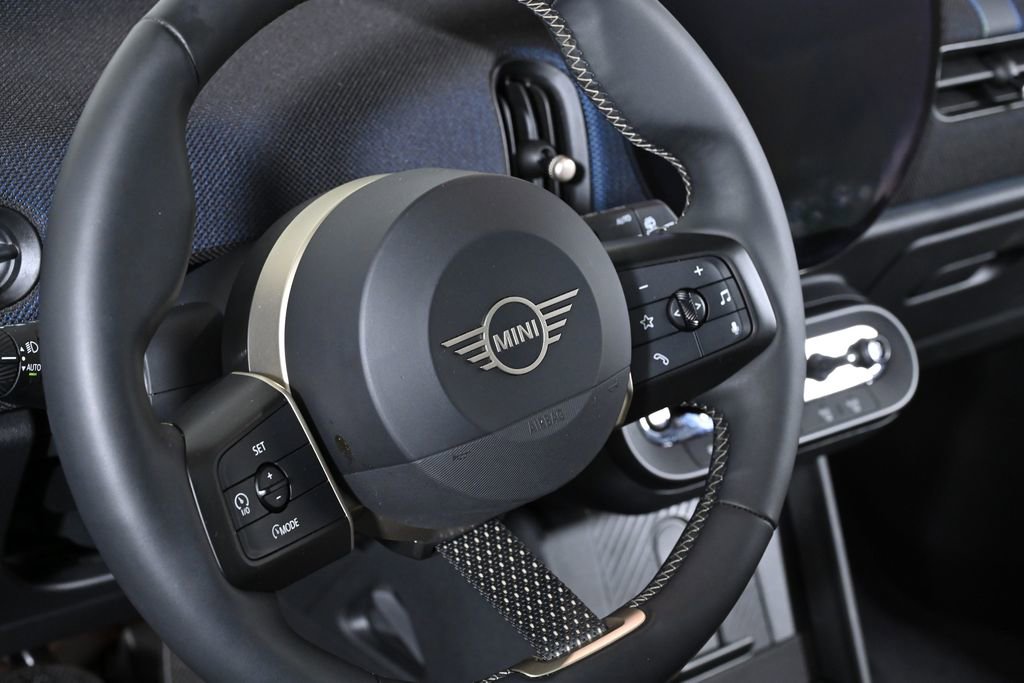 Used 2025 MINI Cooper 2-Door Hardtop image 11