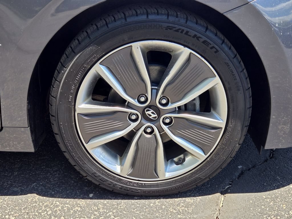 Used 2017 Hyundai Ioniq Limited FWD image 7