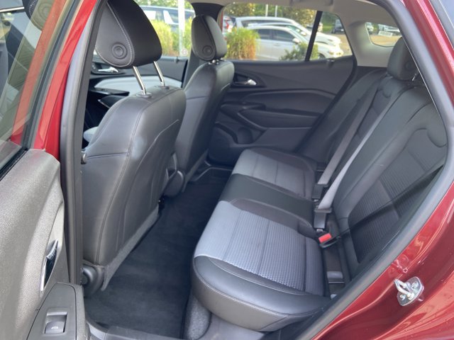 Used 2025 Chevrolet Trax LT w/ LT Convenience Package FWD image 47