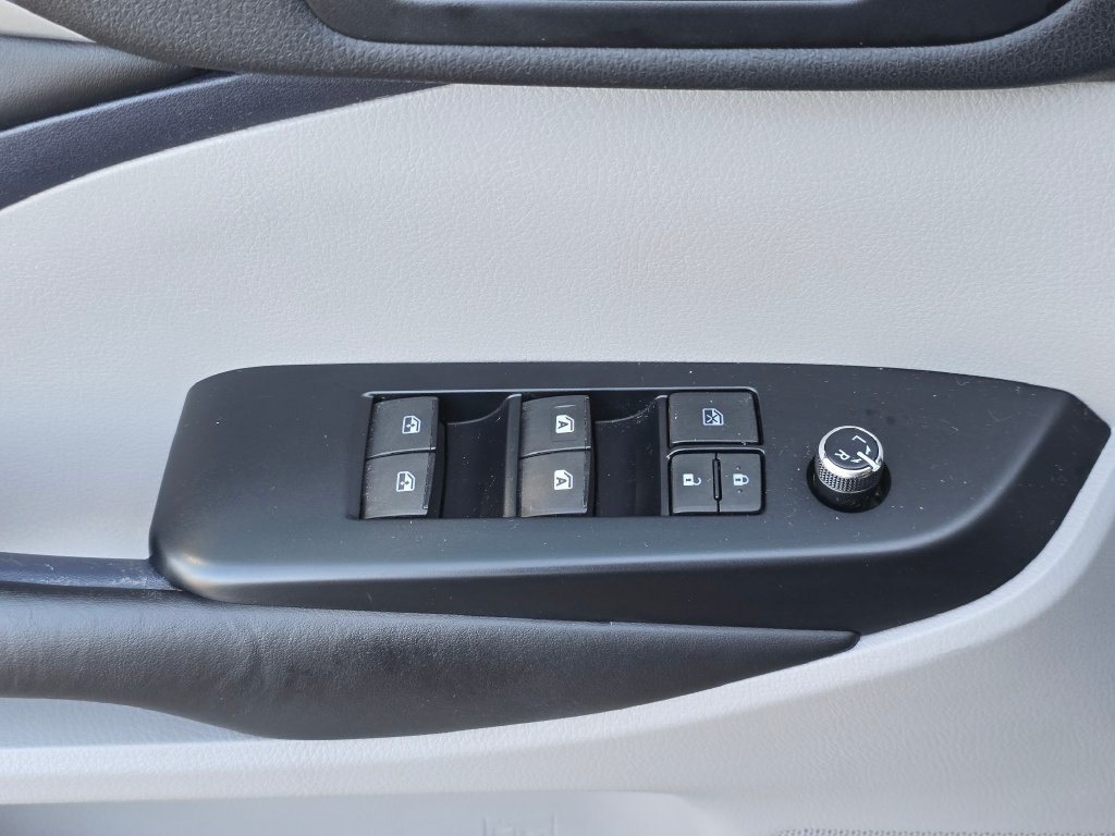 Used 2019 Toyota Highlander XLE AWD/4WD image 32