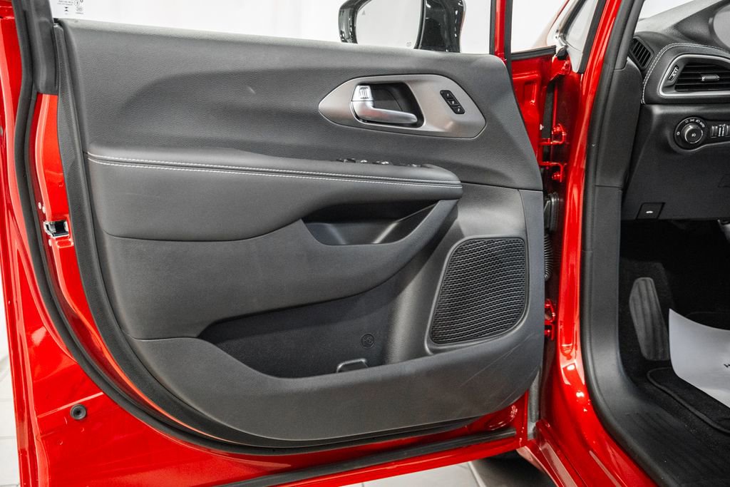 New 2026 Chrysler Pacifica Select image 29