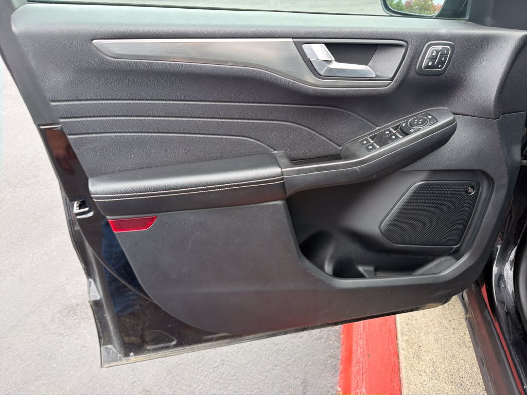 Used 2021 Ford Escape Titanium AWD/4WD image 10