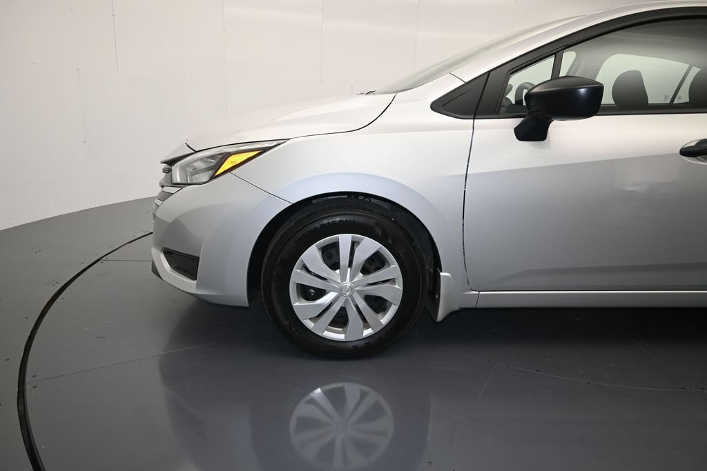 Used 2025 Nissan Versa S FWD image 9