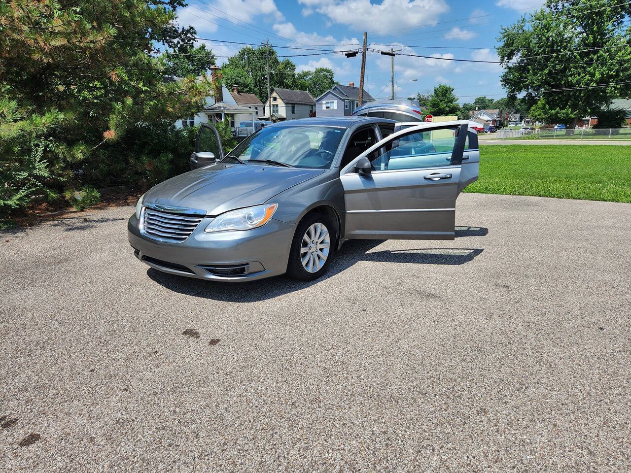 Used 2012 Chrysler 200 Touring FWD image 19