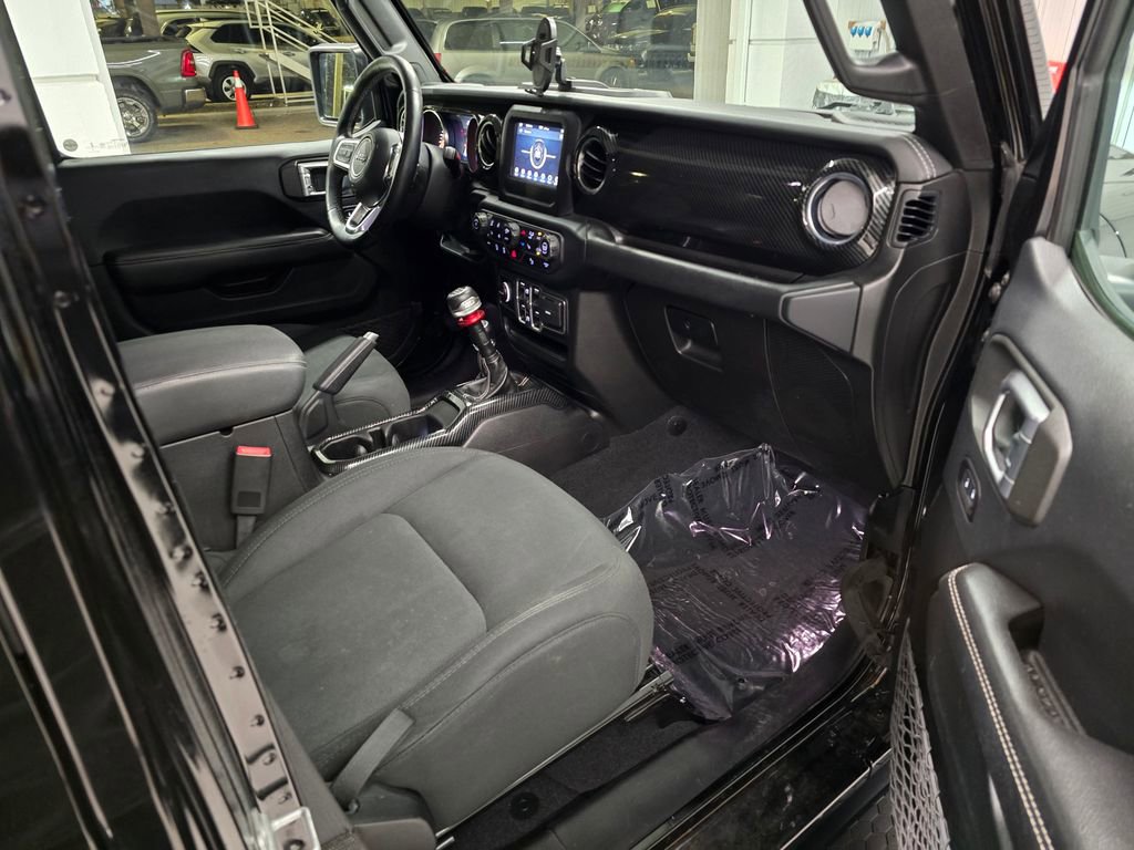 Certified 2018 Jeep Wrangler Unlimited Sahara image 33