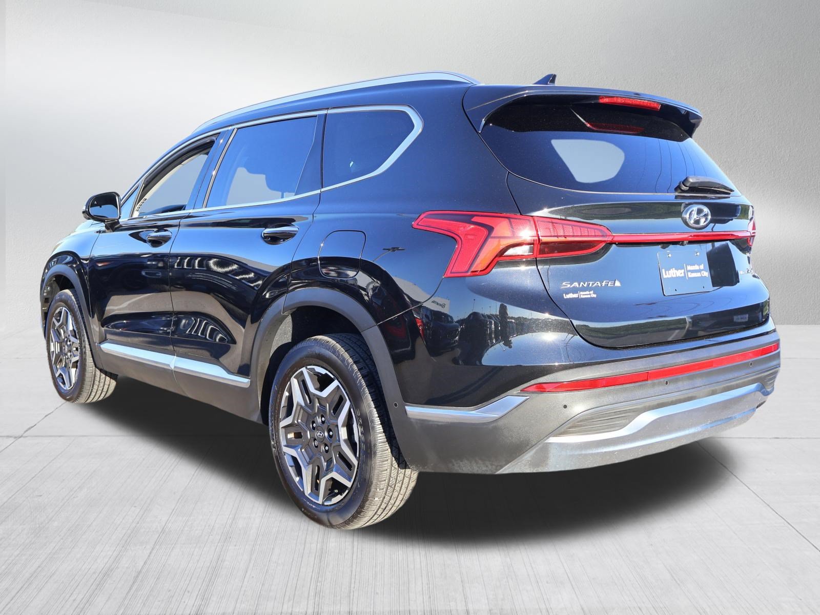 Used 2023 Hyundai Santa Fe Limited w/ Cargo Package AWD/4WD image 5