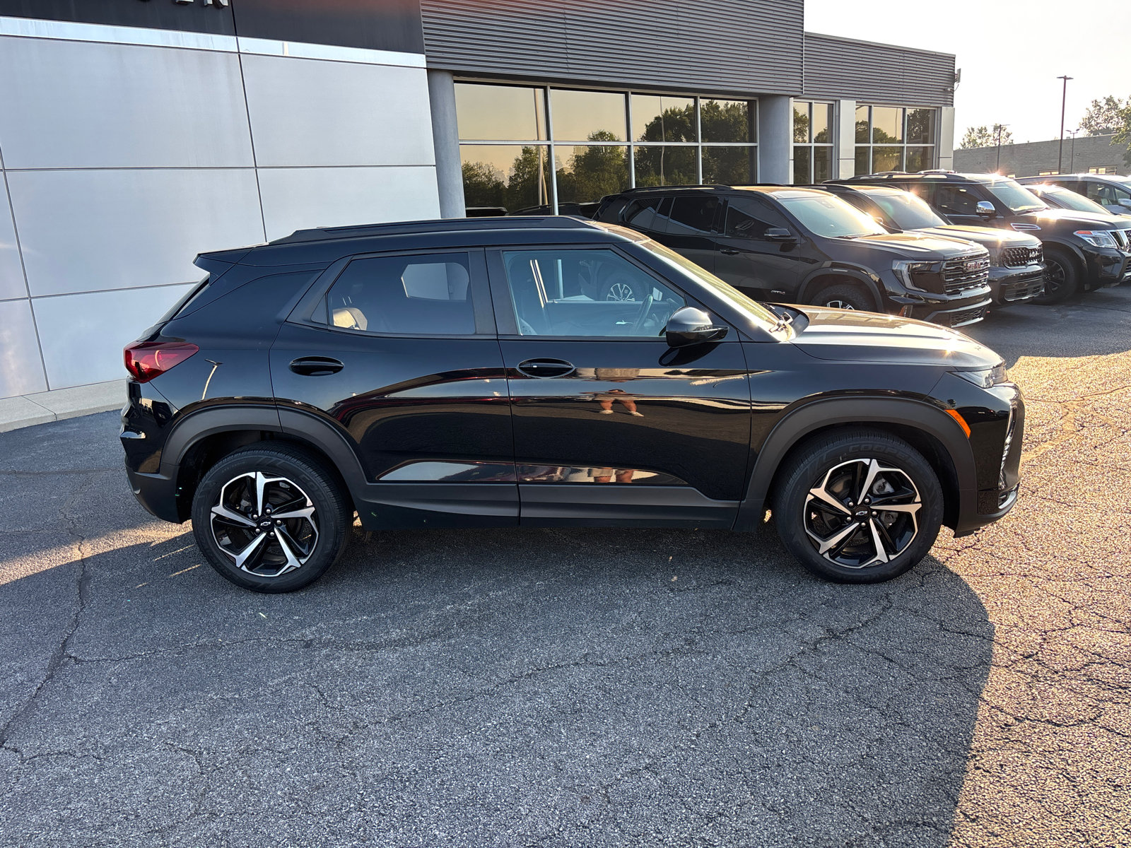 Used 2021 Chevrolet TrailBlazer RS w/ Sun and Liftgate Package FWD image 8