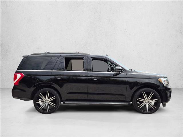 Used 2020 Ford Expedition XLT w/ Equipment Group 202A AWD/4WD image 4