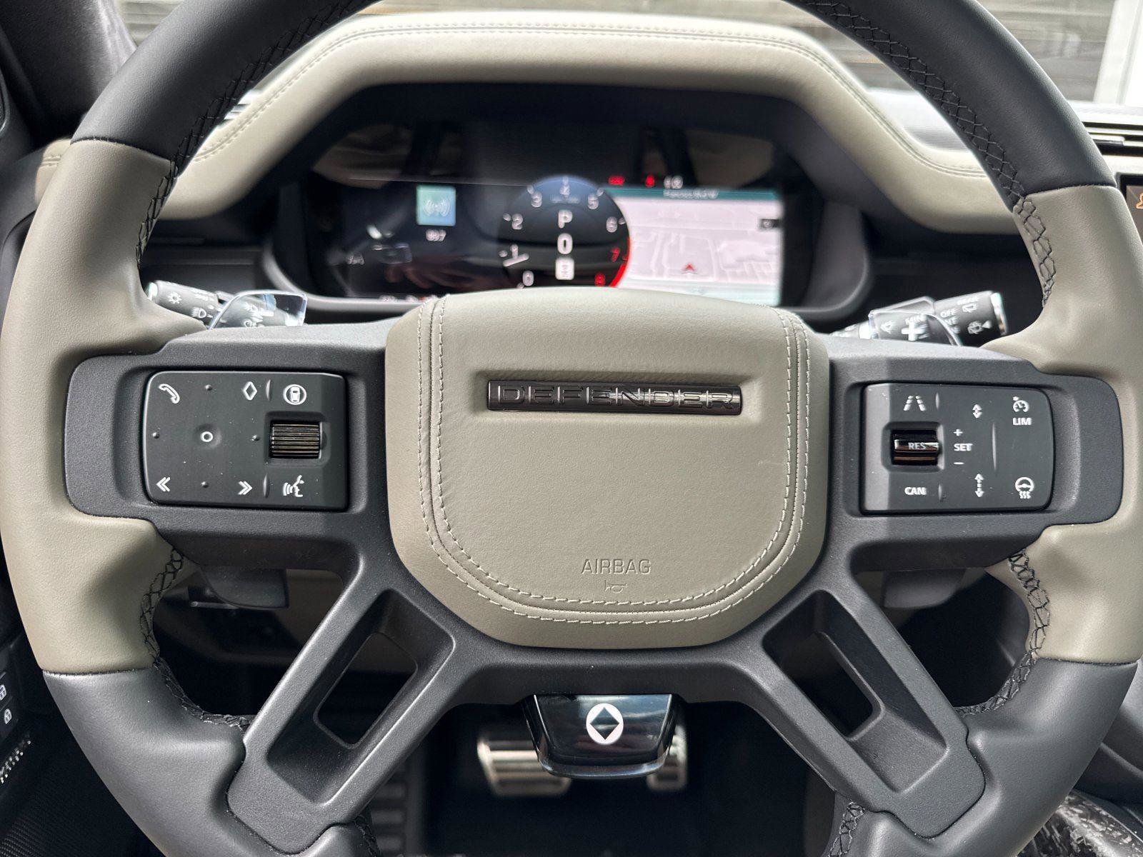 Used 2025 Land Rover Defender 110 AWD/4WD image 35