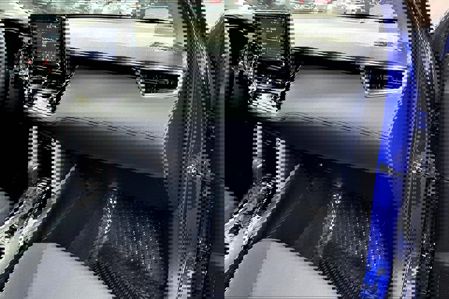 Used 2022 Toyota Corolla Cross LE image 15