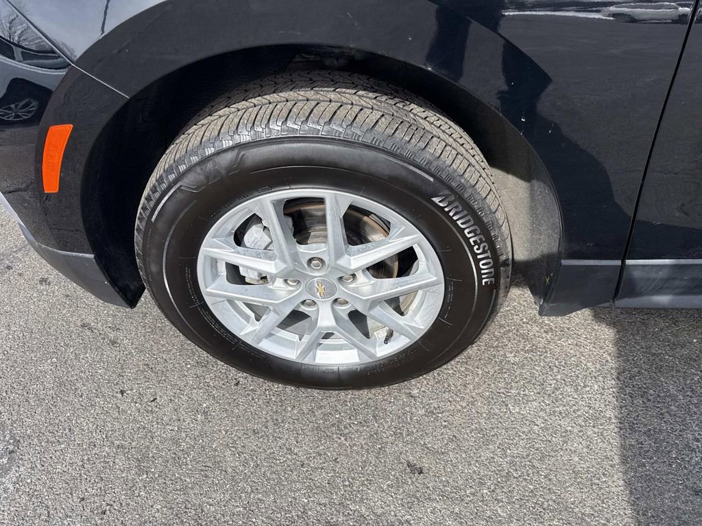 Used 2023 Chevrolet Equinox LT w/ Driver Convenience Package image 12