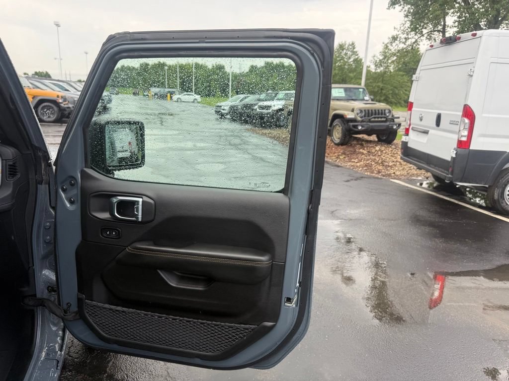 Used 2025 Jeep Wrangler Unlimited Sahara w/ Safety Group AWD/4WD image 55
