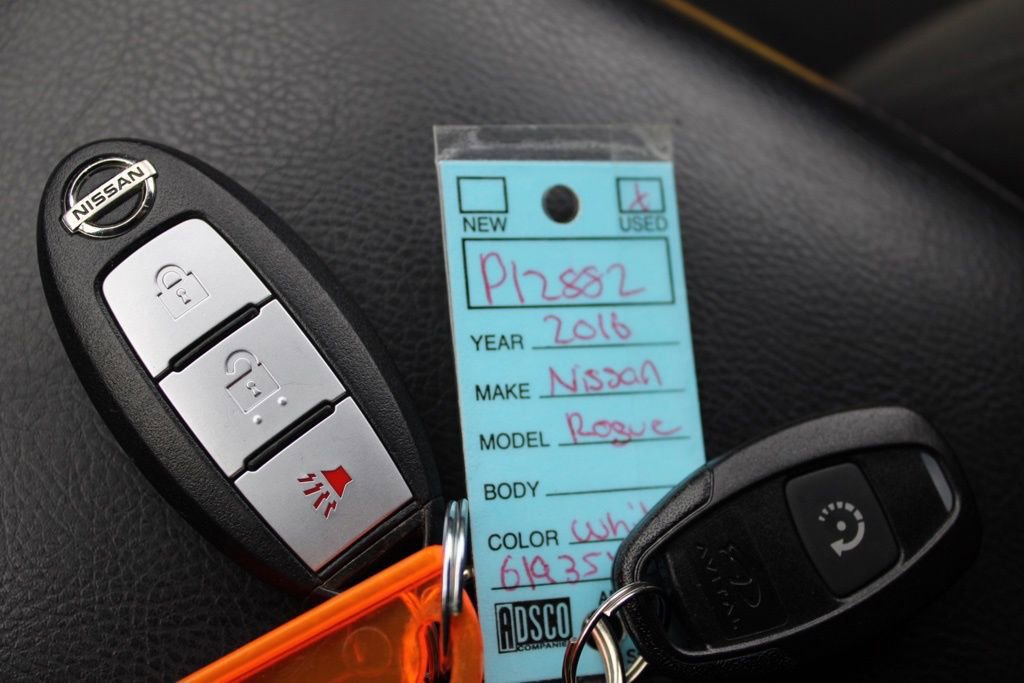 Used 2016 Nissan Rogue SV image 29