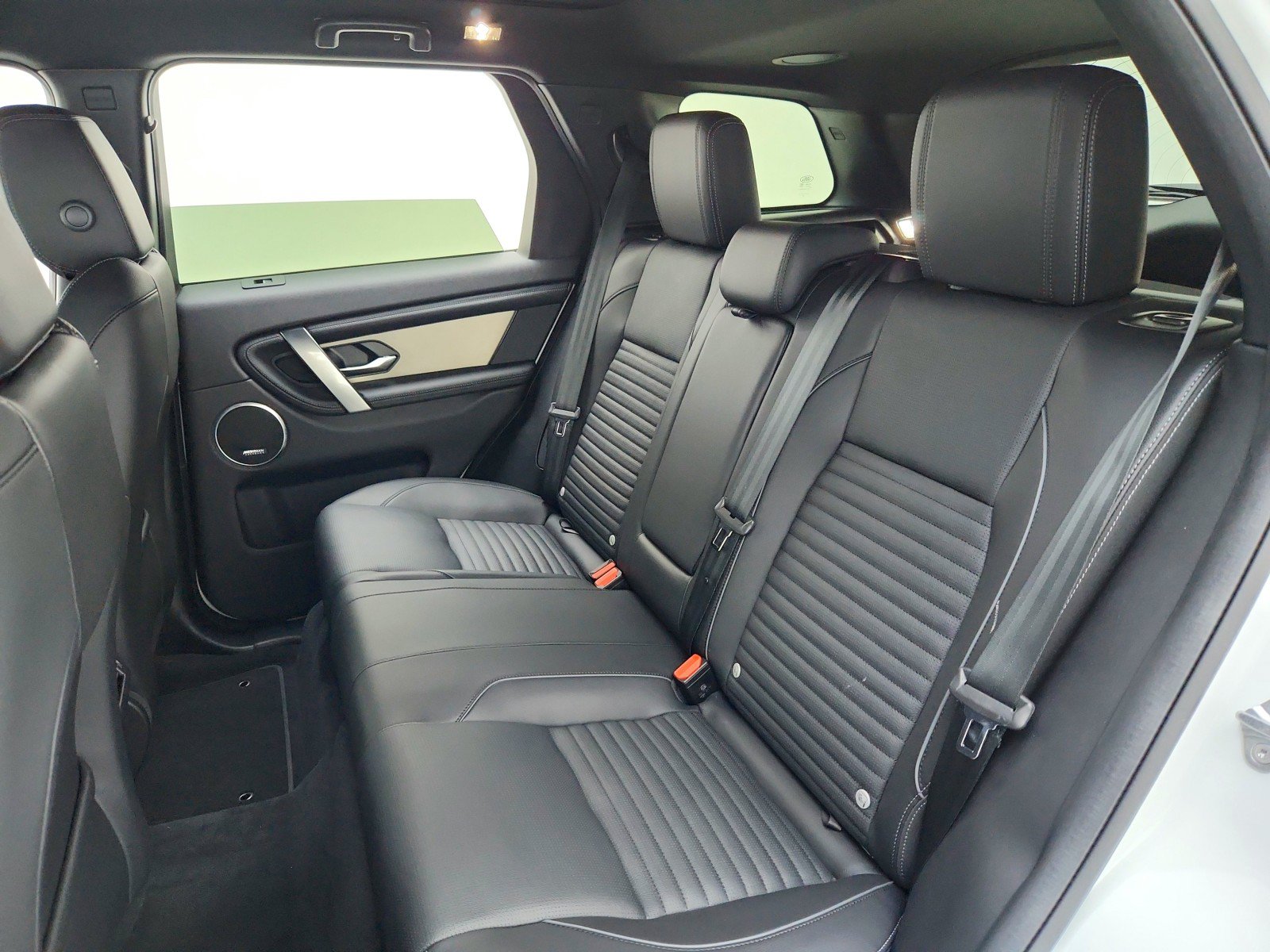 Used 2024 Land Rover Discovery Sport Dynamic SE AWD/4WD image 28