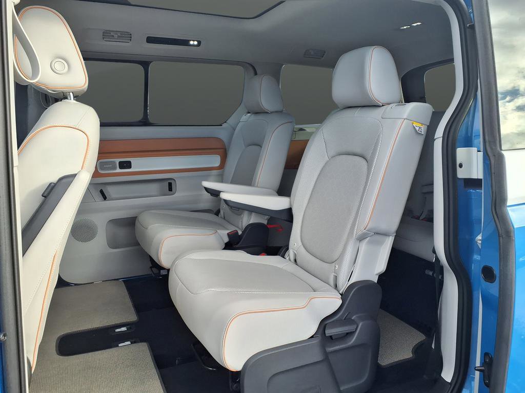 New 2025 Volkswagen ID. Buzz 1st Edition image 11