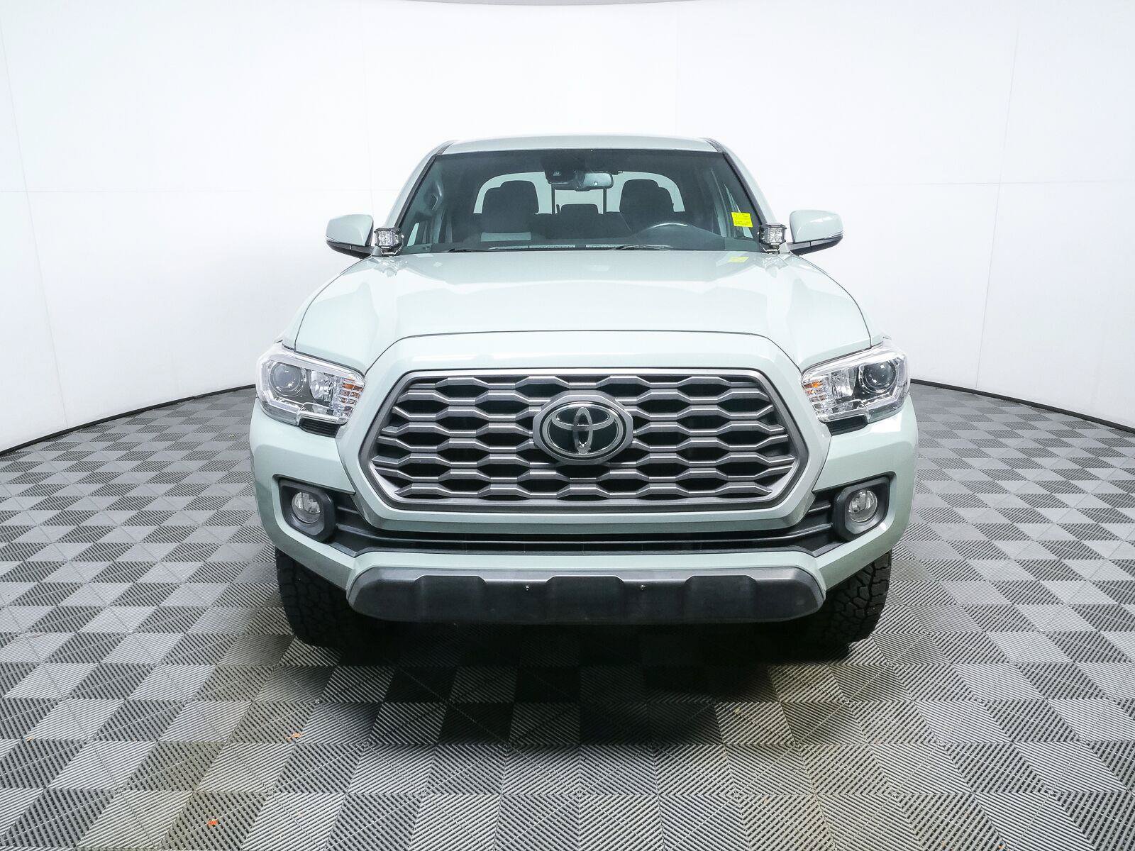 Used 2022 Toyota Tacoma TRD Off-Road AWD/4WD image 32