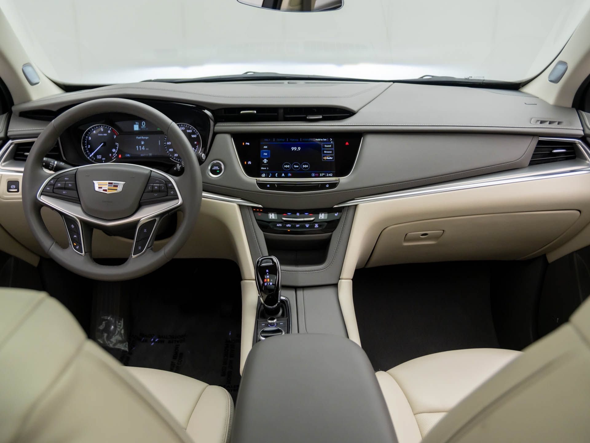 Certified 2025 Cadillac XT5 Premium Luxury w/ LPO, Floor Liner Package AWD/4WD image 9