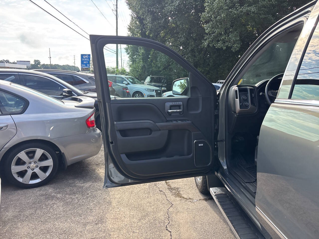 Used 2017 GMC Sierra 1500 Denali AWD/4WD image 9