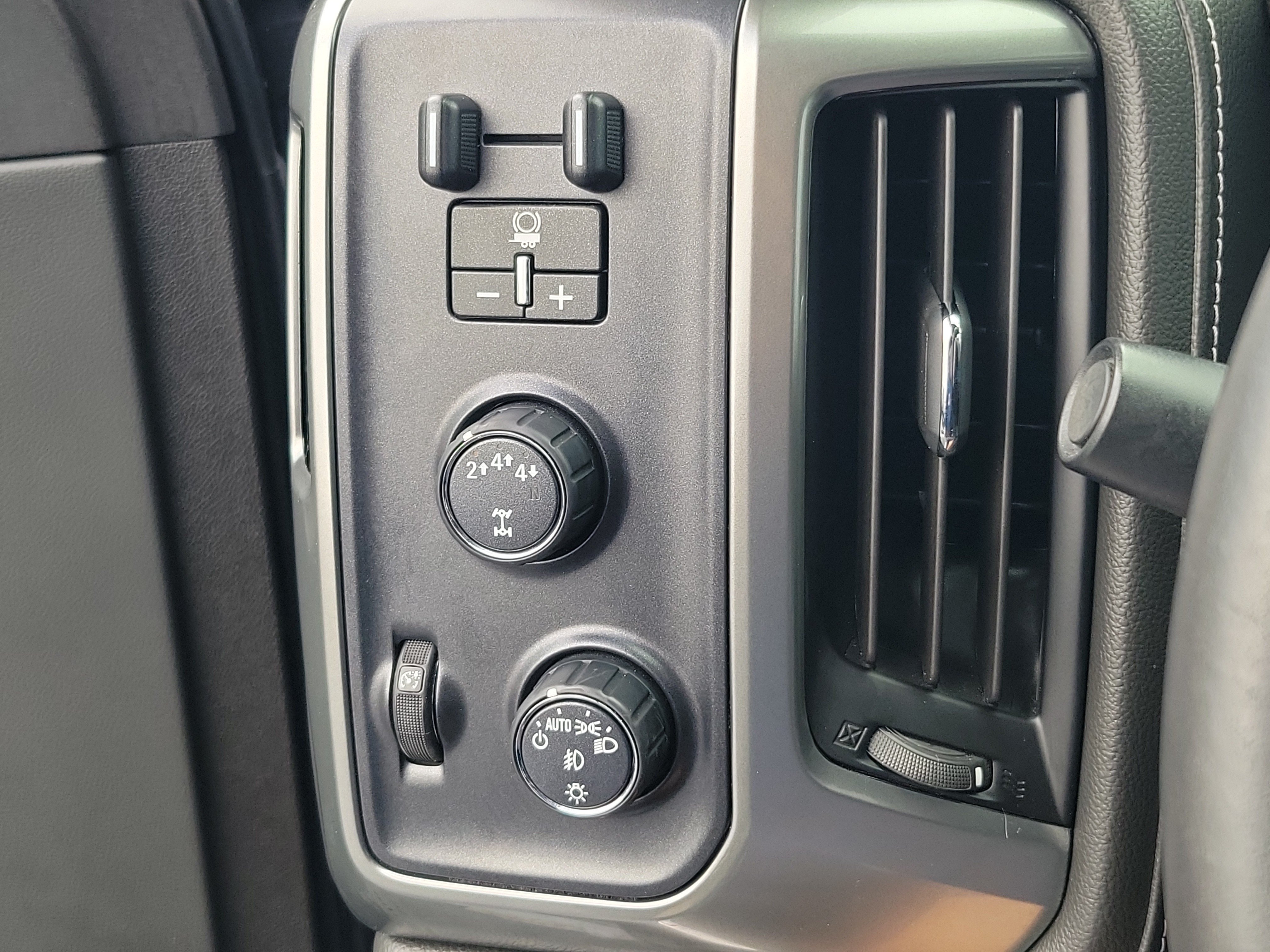 Used 2019 Chevrolet Silverado 2500 LTZ w/ Duramax Plus Package AWD/4WD image 20
